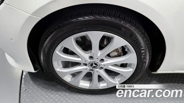 Mercedes-Benz E-Class 2018 thumb 11