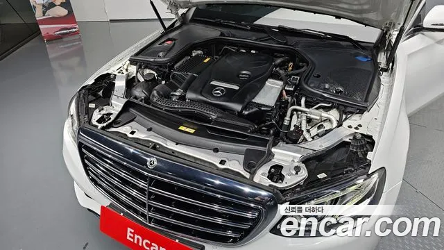 Mercedes-Benz E-Class 2018 thumb 8