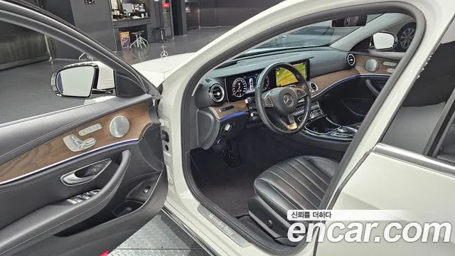 Mercedes-Benz E-Class 2018 thumb 9