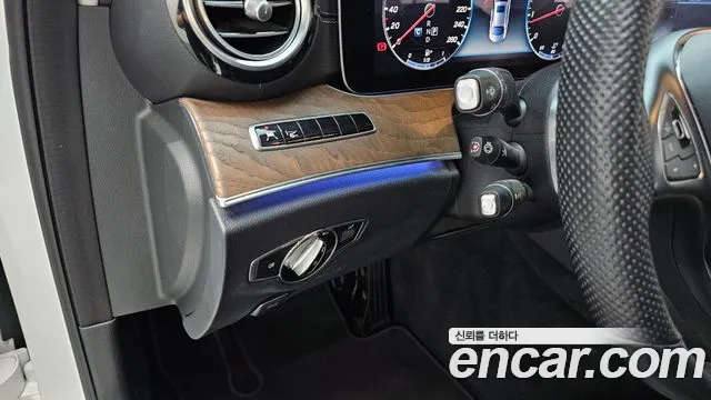 Mercedes-Benz E-Class 2018 thumb 3