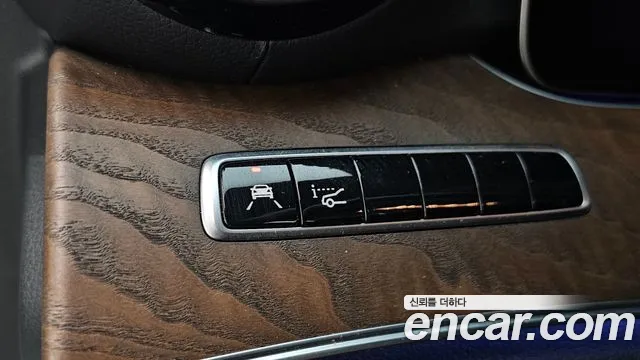 Mercedes-Benz E-Class 2018 thumb 4