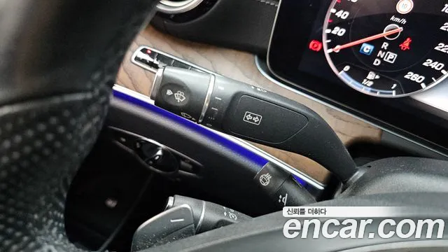 Mercedes-Benz E-Class 2018 thumb 2