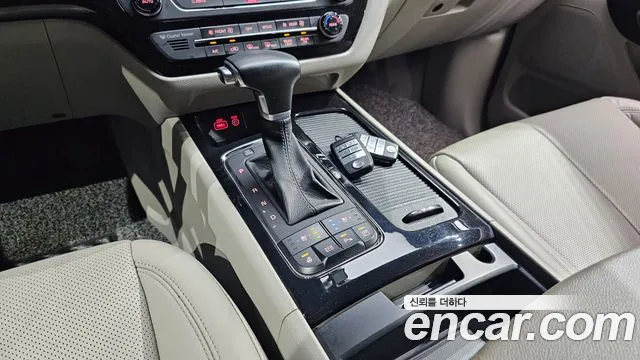 Kia Carnival 2016 thumb 3