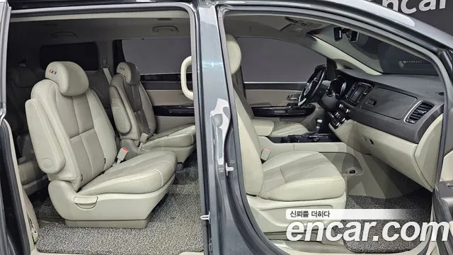 Kia Carnival 2016 thumb 4