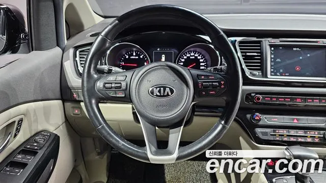 Kia Carnival 2016 thumb 6