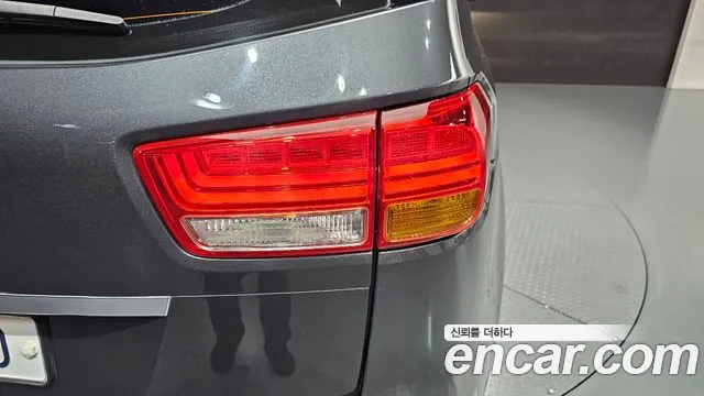 Kia Carnival 2016 thumb 9