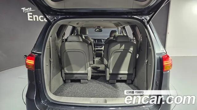 Kia Carnival 2016 thumb 11