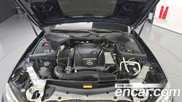 Mercedes-Benz E-Class 2018 thumb 9