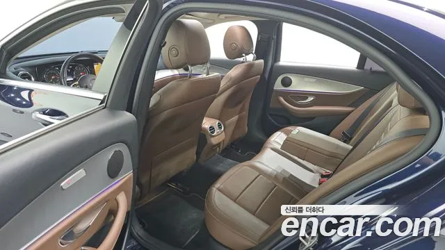 Mercedes-Benz E-Class 2018 thumb 6