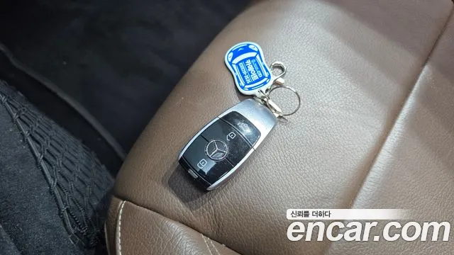 Mercedes-Benz E-Class 2018 thumb 11