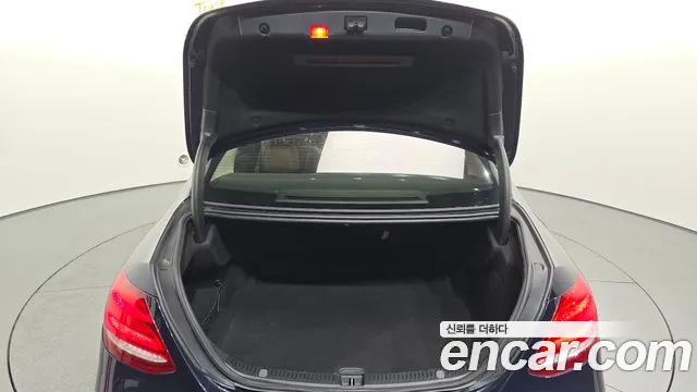 Mercedes-Benz E-Class 2018 thumb 7