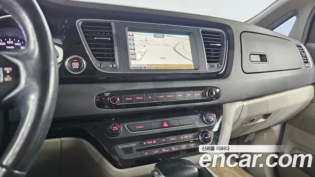 Kia Carnival 2018 thumb 6