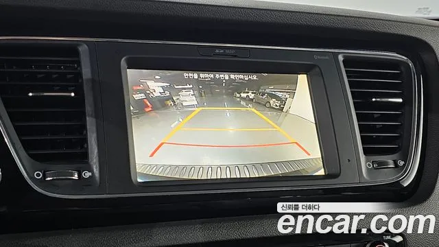 Kia Carnival 2018 thumb 8