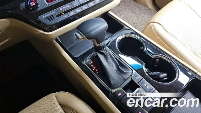 Kia Carnival 2019 thumb 10
