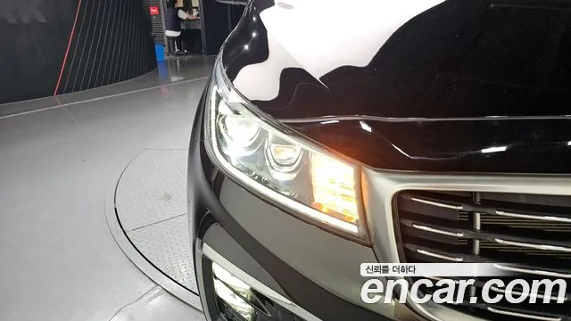 Kia Carnival 2019 thumb 11