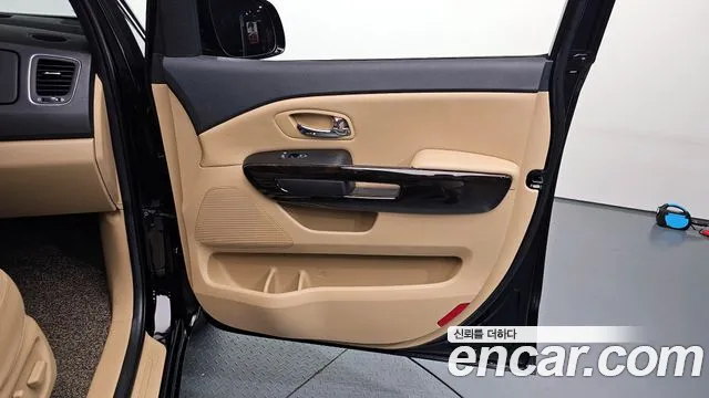 Kia Carnival 2019 thumb 2