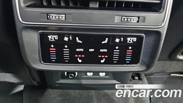 Audi Q8 2020 thumb 3