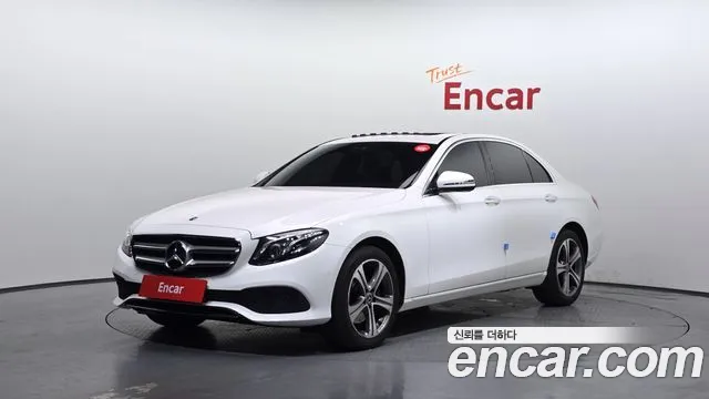 Mercedes-Benz E-Class 2018 thumb 11