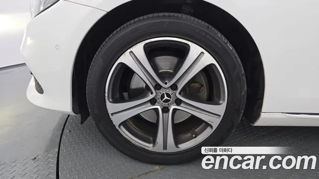Mercedes-Benz E-Class 2018 thumb 4