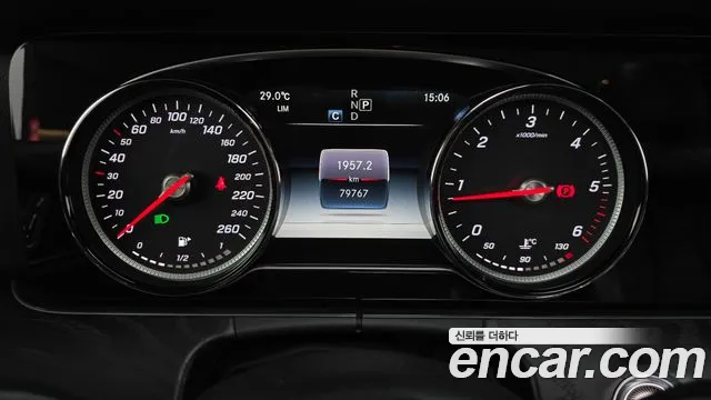 Mercedes-Benz E-Class 2018 thumb 9