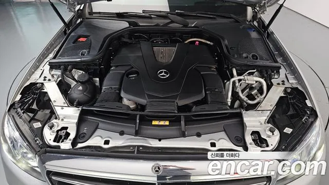 Mercedes-Benz E-Class 2017 thumb 7