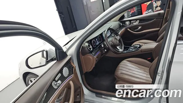 Mercedes-Benz E-Class 2017 thumb 3