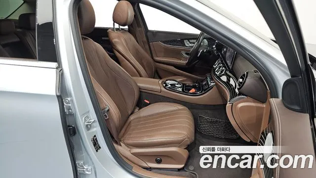 Mercedes-Benz E-Class 2017 thumb 11