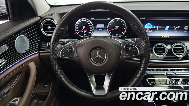 Mercedes-Benz E-Class 2017 thumb 8