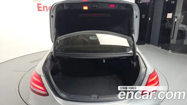 Mercedes-Benz E-Class 2017 thumb 9