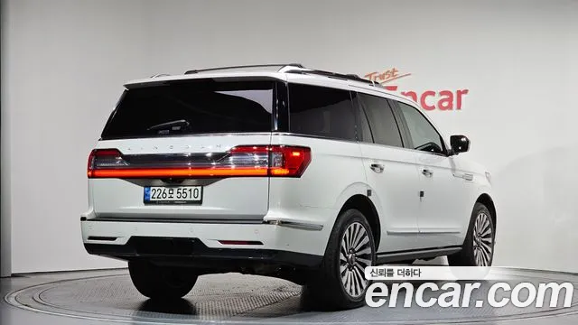 Lincoln Navigator 2021 thumb 4