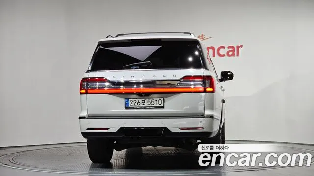 Lincoln Navigator 2021 thumb 10