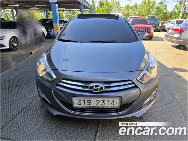 Hyundai i40 2012 thumb 12