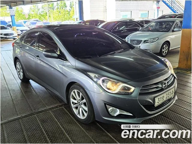 Hyundai i40 2012 thumb 10