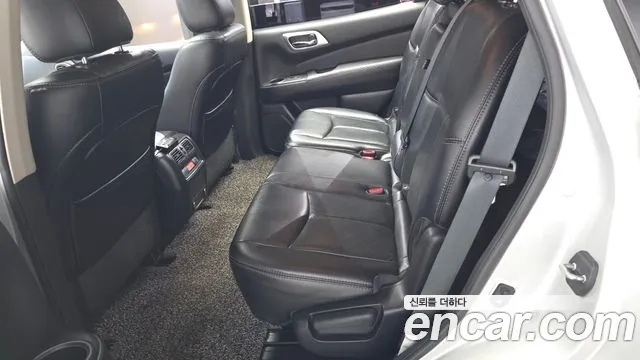 Nissan Pathfinder 2015 thumb 10