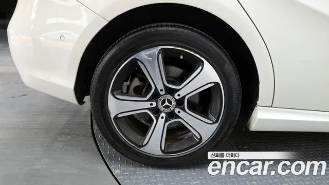 Mercedes-Benz B-Class 2018 thumb 4