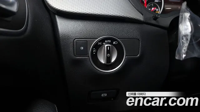 Mercedes-Benz B-Class 2018 thumb 2