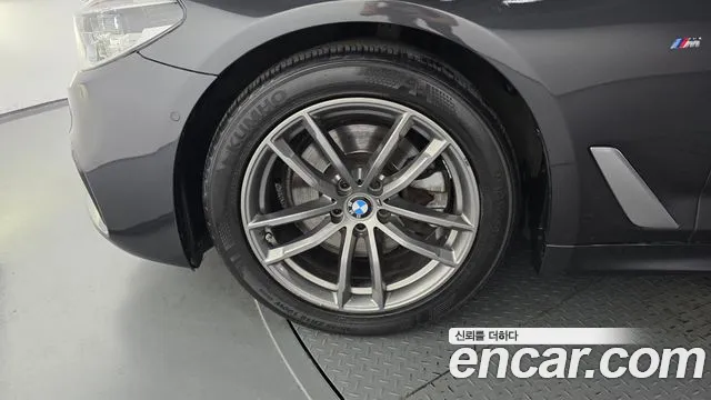 BMW 5 серии 2018 thumb 10