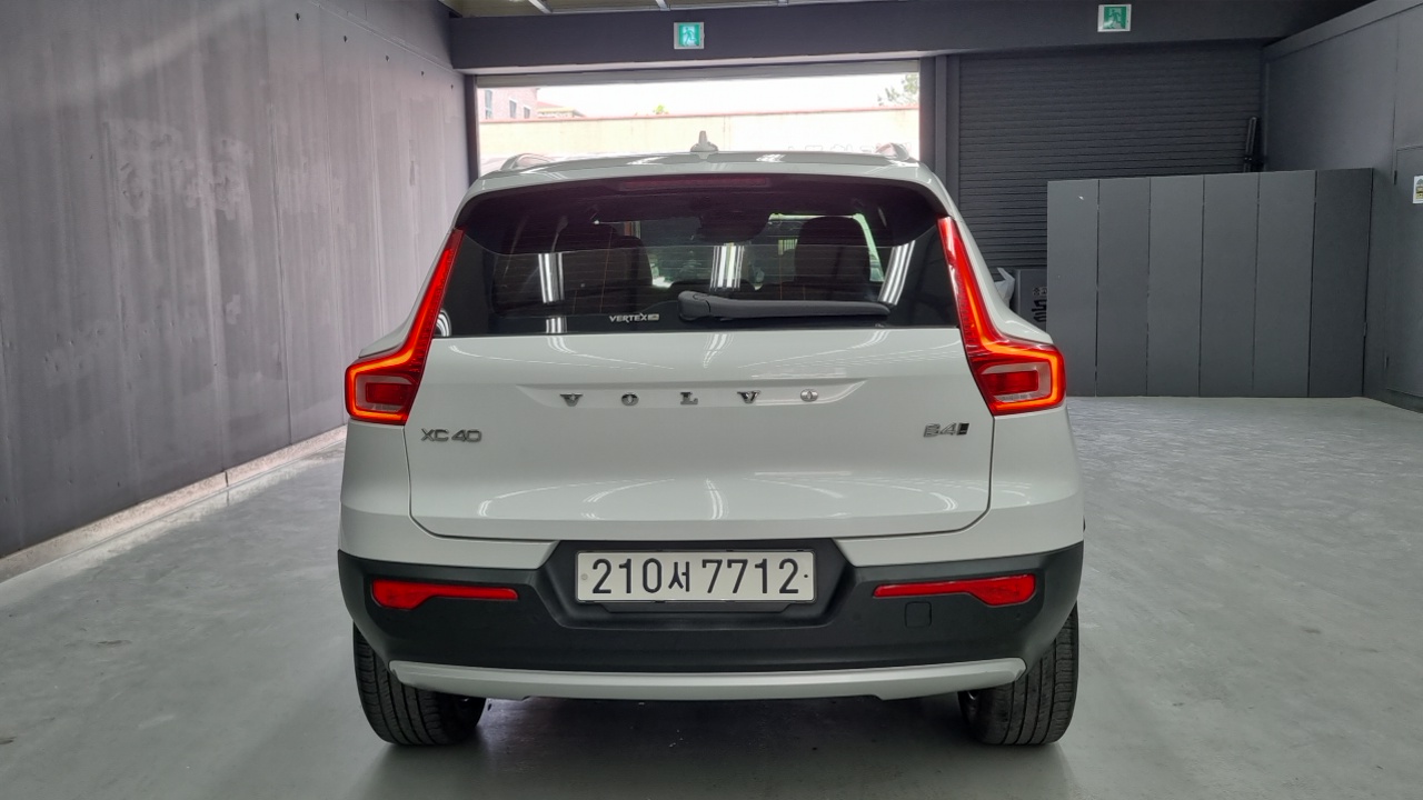 Volvo XC40 2021 thumb 3