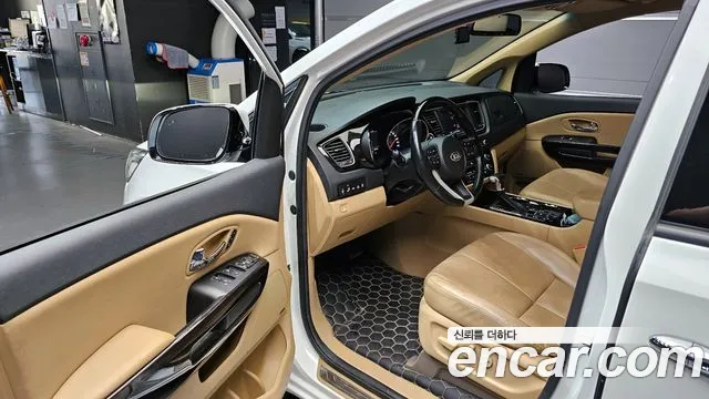 Kia Carnival 2018 thumb 8