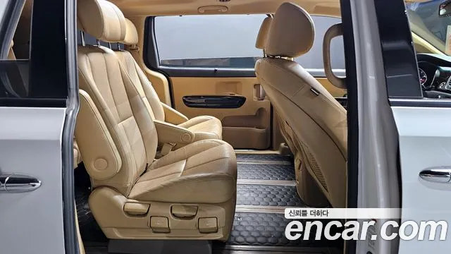 Kia Carnival 2018 thumb 10
