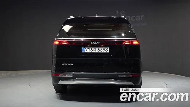 Kia Carnival 2023 thumb 4