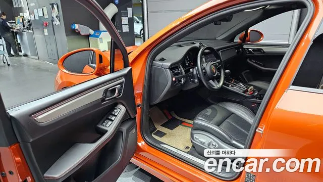 Porsche Macan 2022 thumb 5