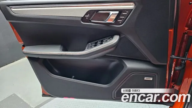 Porsche Macan 2022 thumb 8