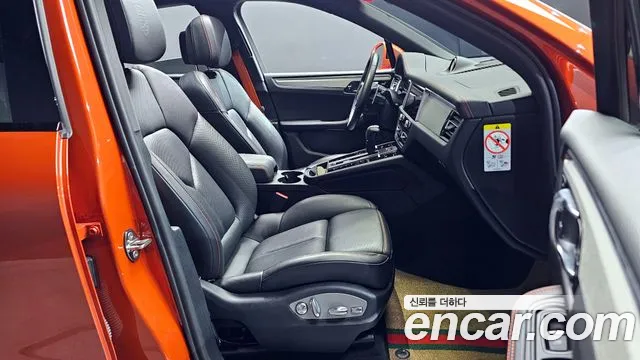 Porsche Macan 2022 thumb 3