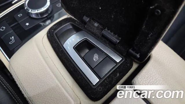 Mercedes-Benz E-Class 2015 thumb 10