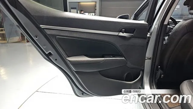 Hyundai Avante 2017 thumb 8