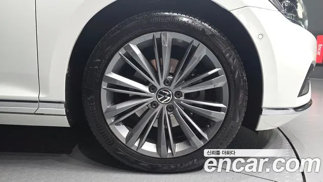 Volkswagen Passat GT 2021 thumb 2