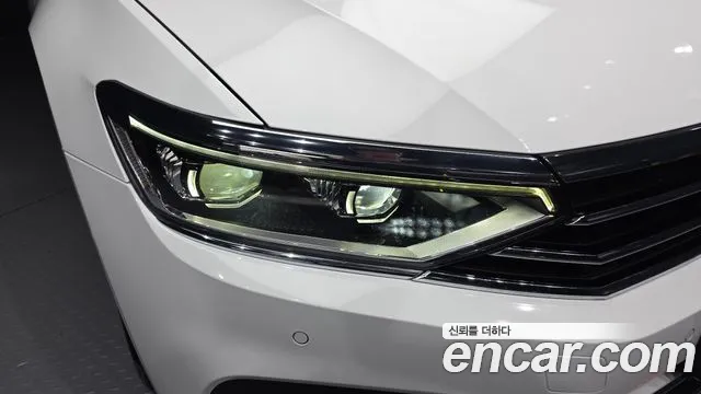 Volkswagen Passat GT 2021 thumb 9