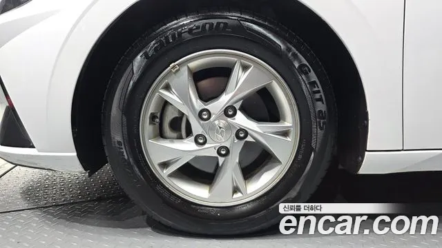Hyundai Elantra 2022 thumb 6