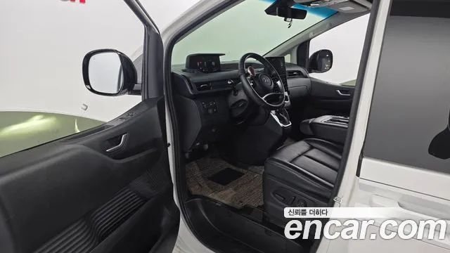 Hyundai Staria 2021 thumb 4